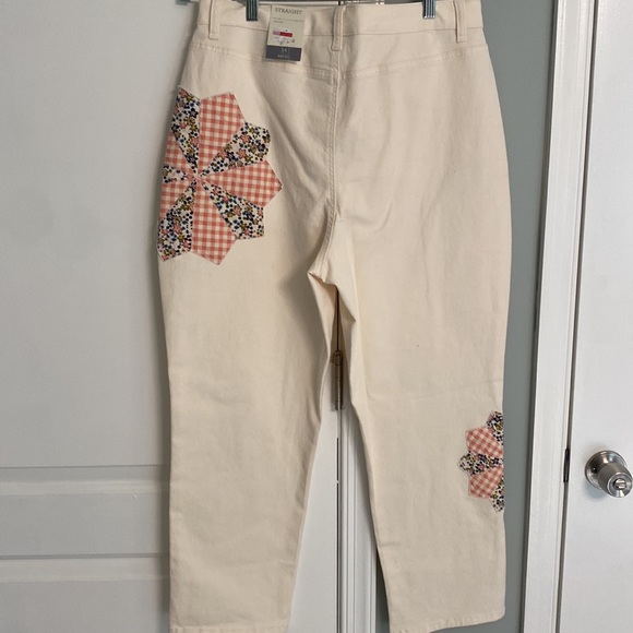 Style & co cream mom jeans with quilt appliqué size US 14 - Picture 3 of 3